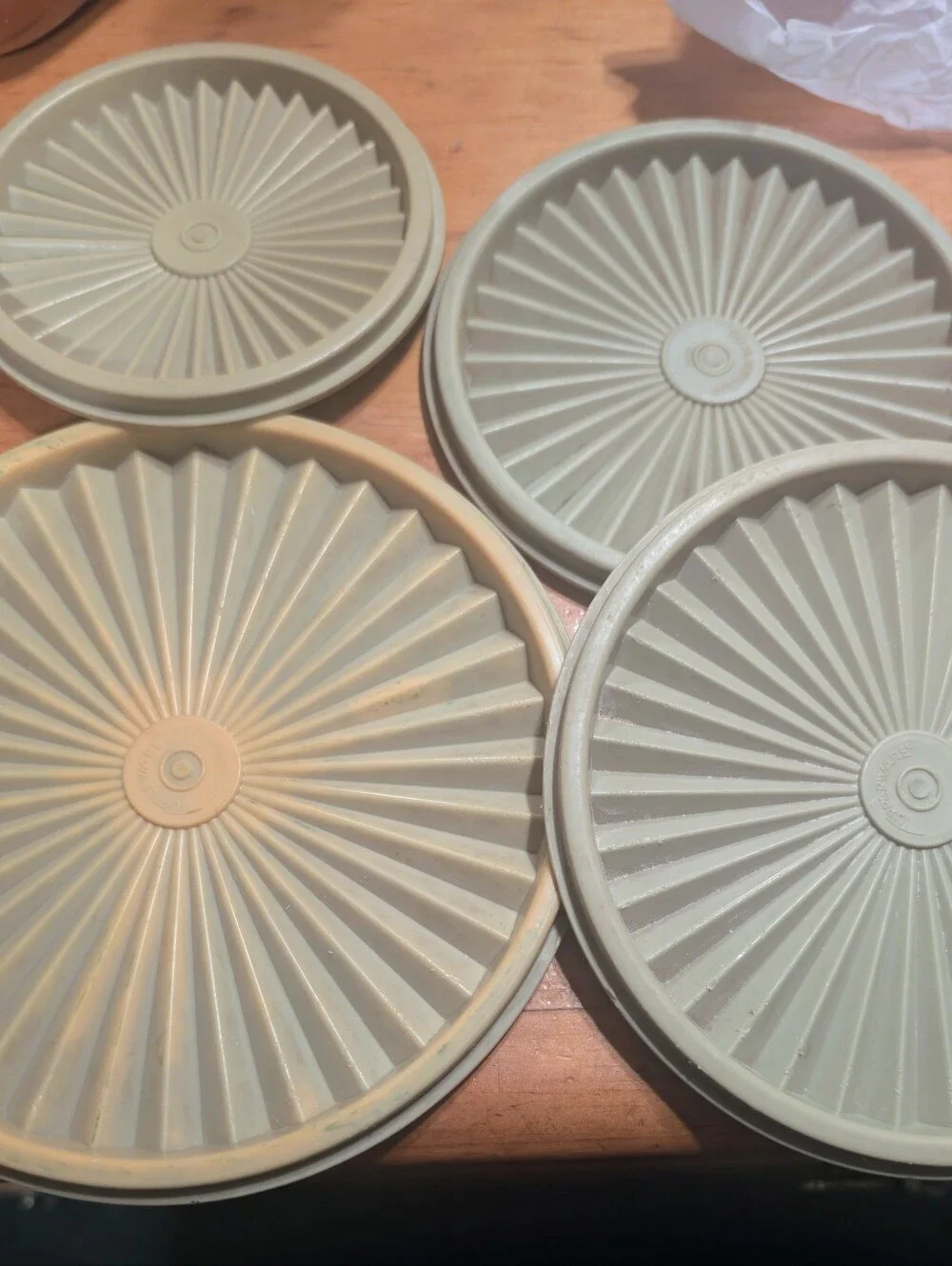 Vintage Olive Green With Starburst Design Tupperware Plastic Canistet Set Of 4.